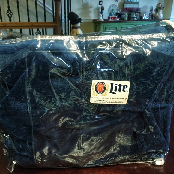 Brand New Original Package - Miller Lite Beer Crest Plush Throw Blanket 60x50in - Picture 3 of 6